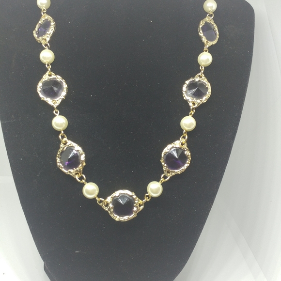 Deep purple Goldtone and Faux pearls necklace - Picture 6 of 8